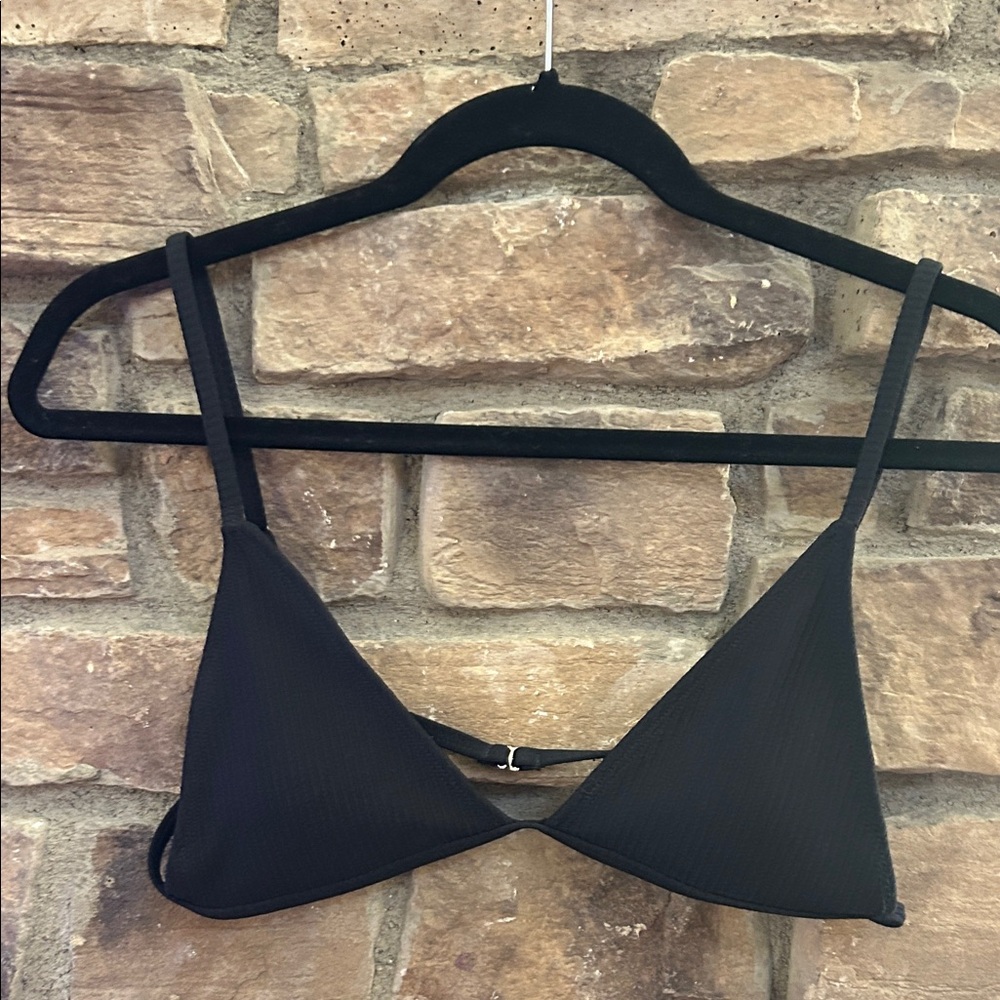 NWOT Black Triangle Bikini Top. Large.
